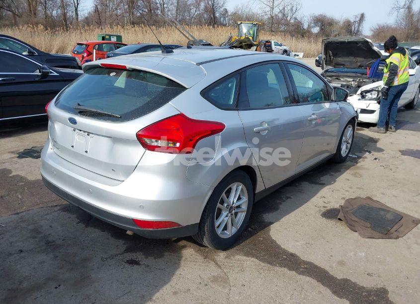 Photo 4 of 2015 Ford Focus SE (VIN 1FADP3K20FL370438)