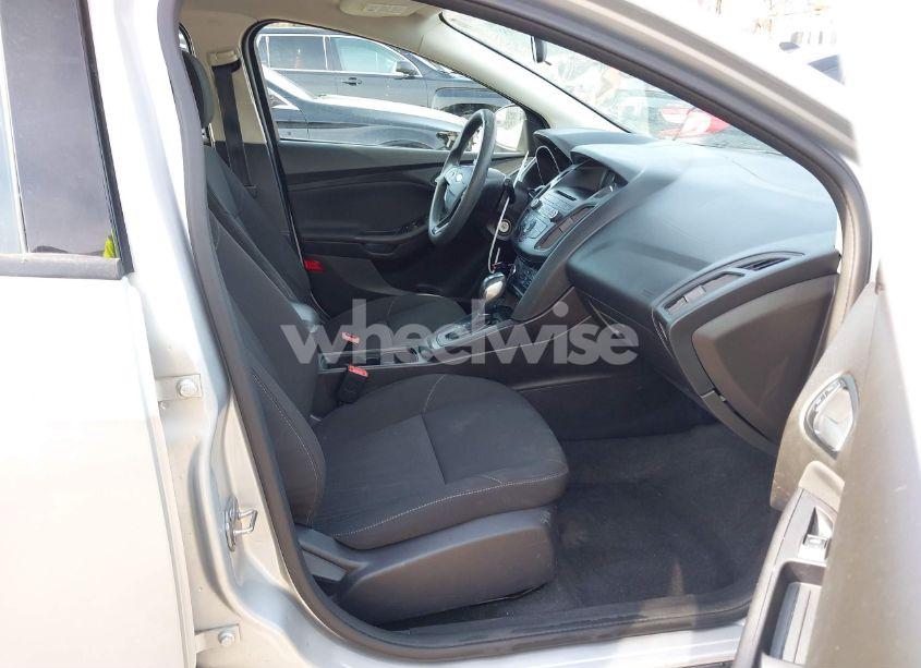 Photo 5 of 2015 Ford Focus SE (VIN 1FADP3K20FL370438)