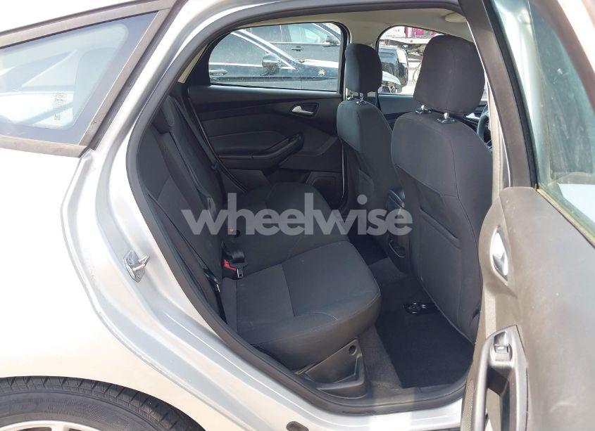 Photo 8 of 2015 Ford Focus SE (VIN 1FADP3K20FL370438)