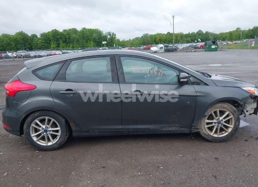 Photo 13 of 2015 Ford Focus SE (VIN 1FADP3K20FL379012)