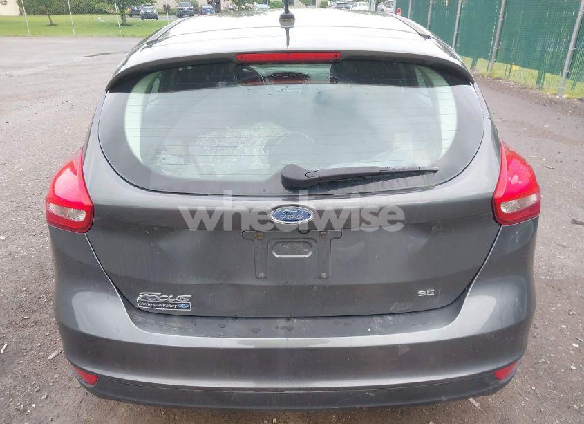 Photo 16 of 2015 Ford Focus SE (VIN 1FADP3K20FL379012)