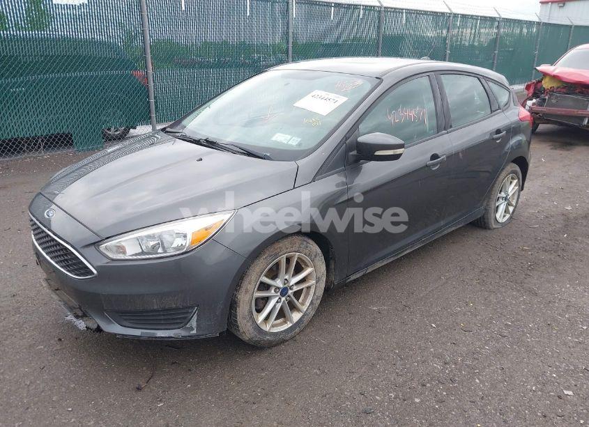 Photo 2 of 2015 Ford Focus SE (VIN 1FADP3K20FL379012)