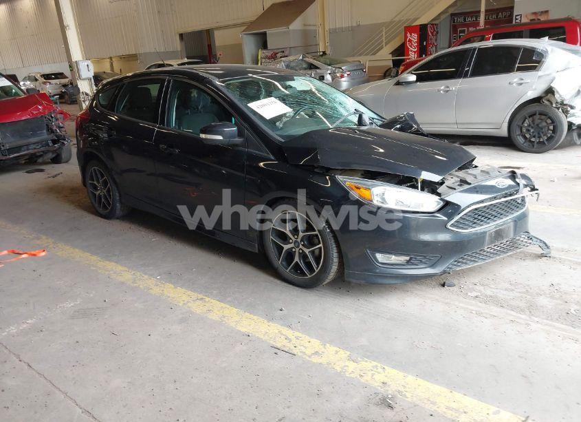 2016 Ford Focus SE (VIN 1FADP3K20GL225899) main photo