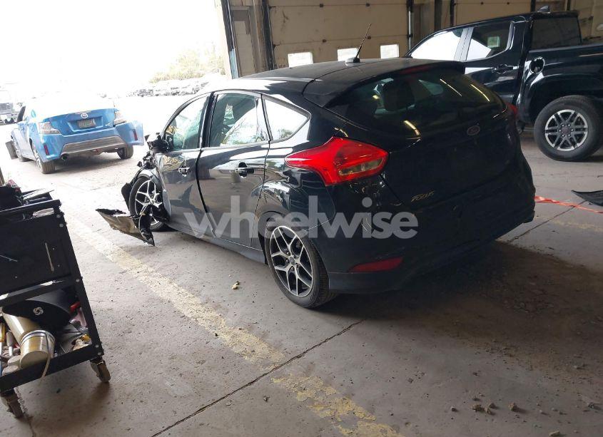 Photo 3 of 2016 Ford Focus SE (VIN 1FADP3K20GL225899)