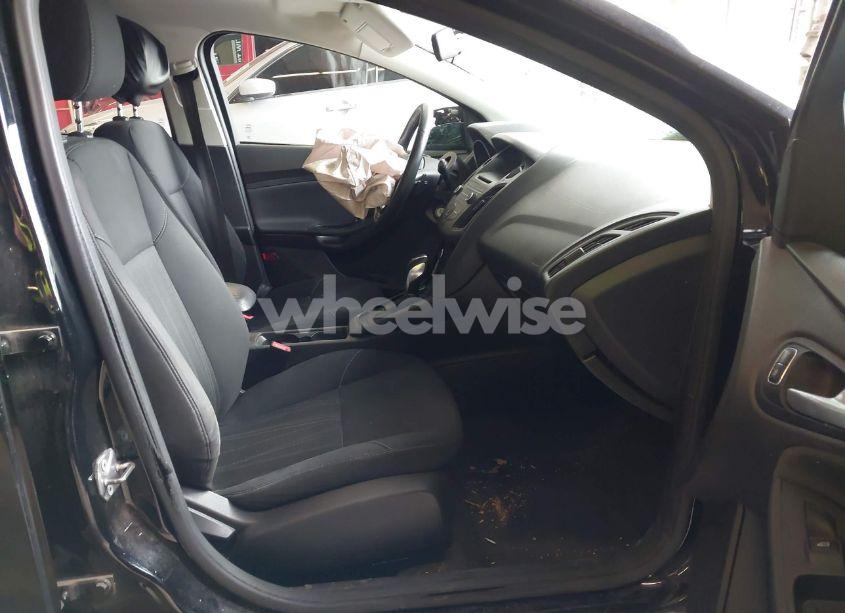 Photo 5 of 2016 Ford Focus SE (VIN 1FADP3K20GL225899)