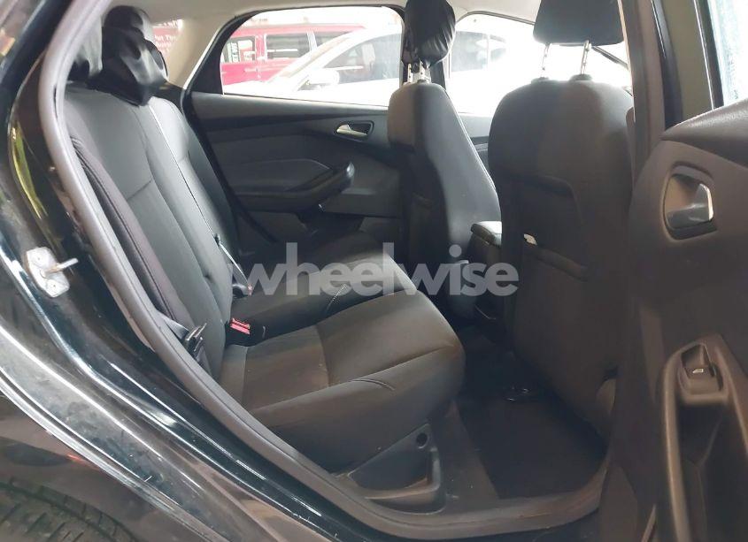 Photo 8 of 2016 Ford Focus SE (VIN 1FADP3K20GL225899)