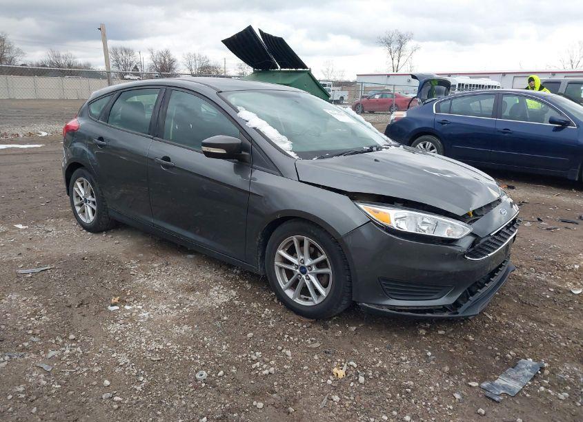 2016 Ford Focus SE (VIN 1FADP3K20GL236188) main photo