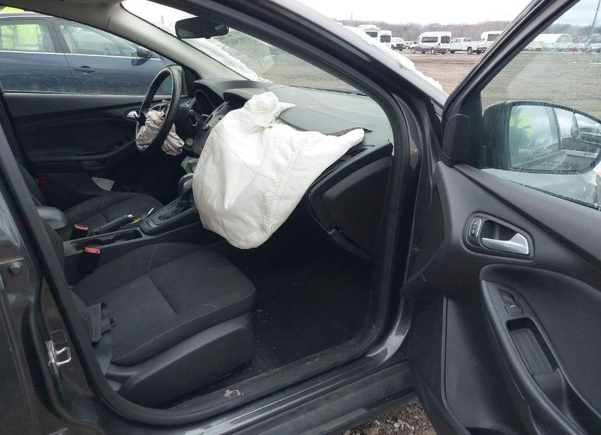 Photo 5 of 2016 Ford Focus SE (VIN 1FADP3K20GL236188)