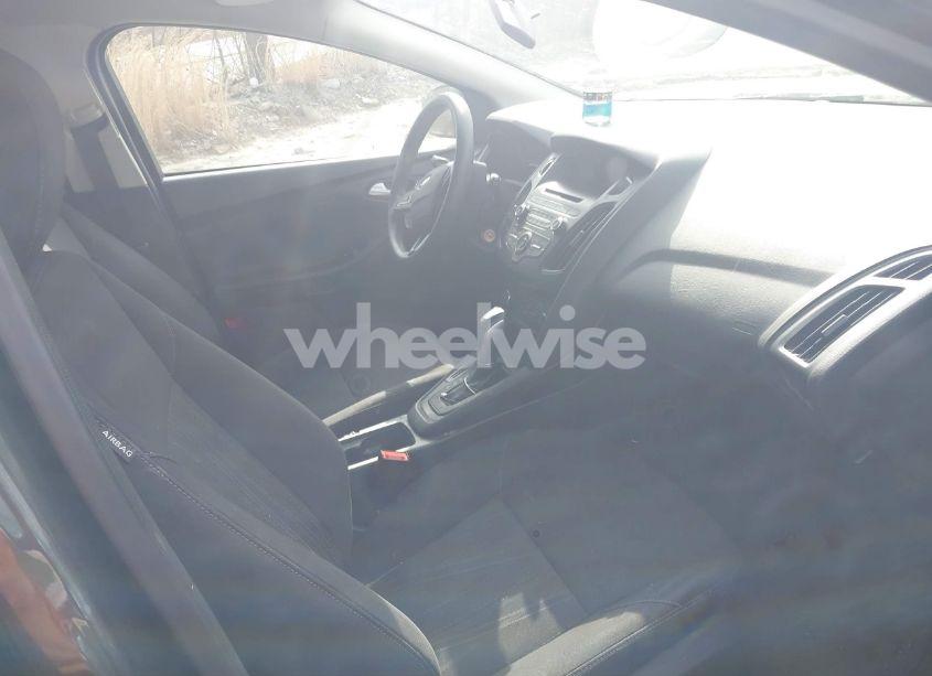 Photo 5 of 2016 Ford Focus SE (VIN 1FADP3K20GL259387)