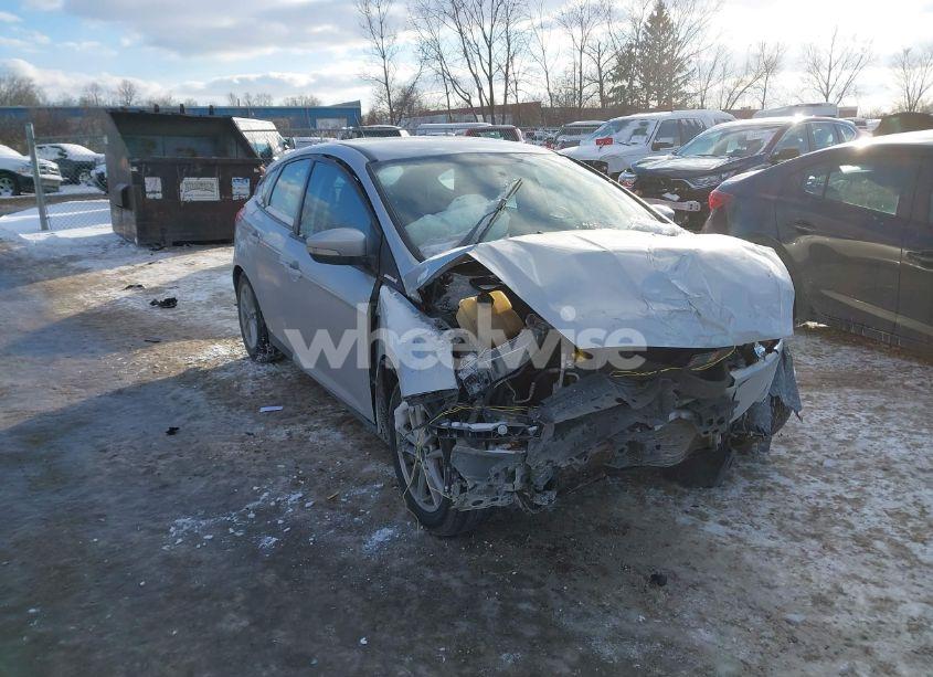 2016 Ford Focus SE (VIN 1FADP3K20GL271202) main photo