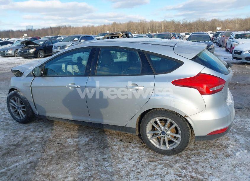 Photo 13 of 2016 Ford Focus SE (VIN 1FADP3K20GL271202)