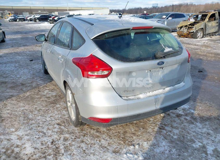 Photo 3 of 2016 Ford Focus SE (VIN 1FADP3K20GL271202)