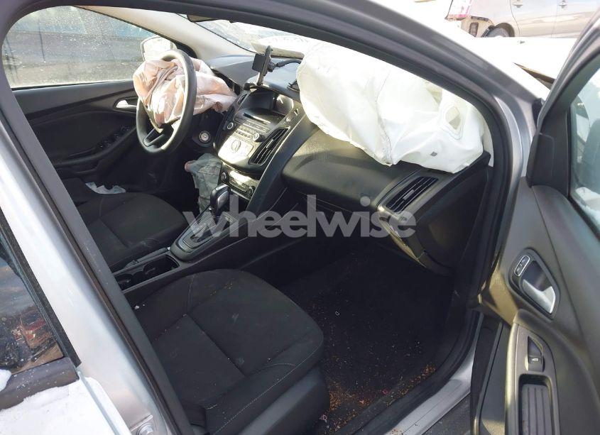 Photo 5 of 2016 Ford Focus SE (VIN 1FADP3K20GL271202)