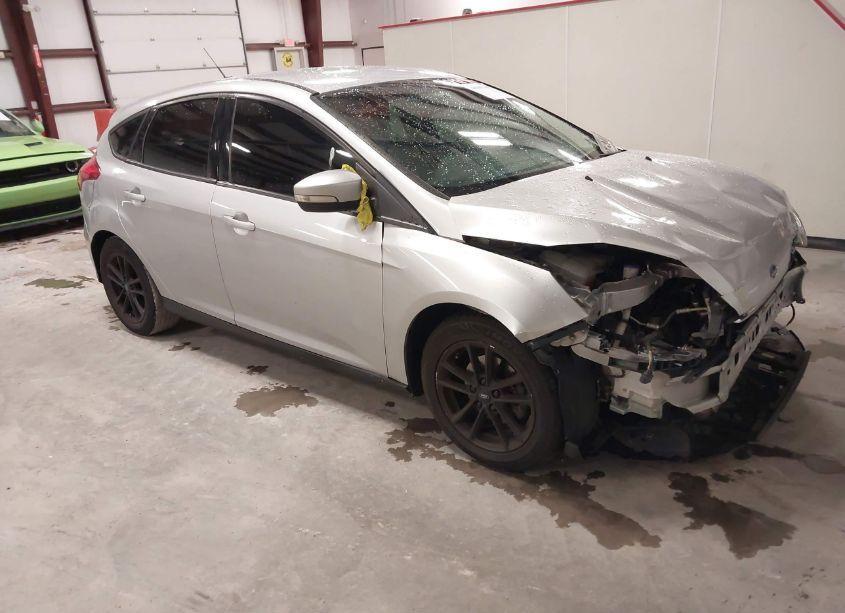 2016 Ford Focus SE (VIN 1FADP3K20GL328515) main photo