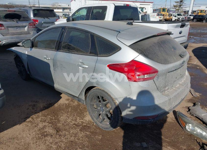 Photo 3 of 2016 Ford Focus SE (VIN 1FADP3K20GL339613)