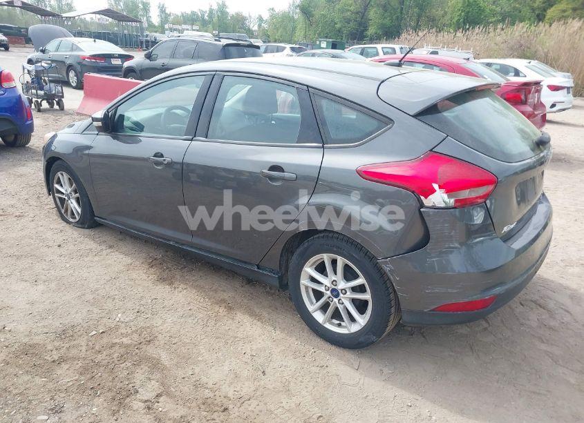 Photo 3 of 2016 Ford Focus SE (VIN 1FADP3K20GL352233)