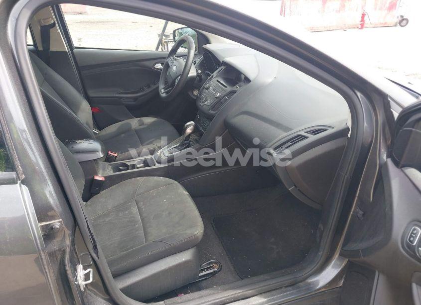 Photo 5 of 2016 Ford Focus SE (VIN 1FADP3K20GL352233)