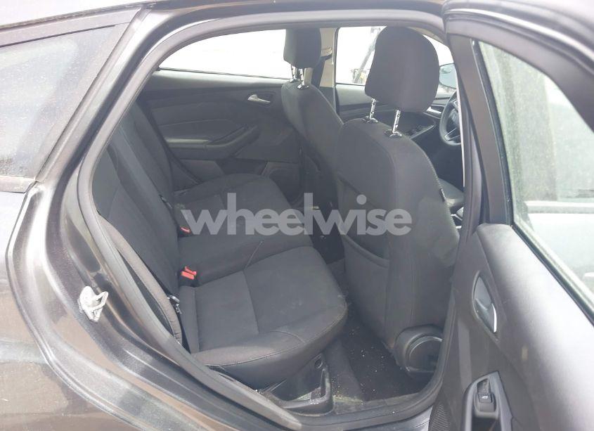 Photo 8 of 2016 Ford Focus SE (VIN 1FADP3K20GL352233)