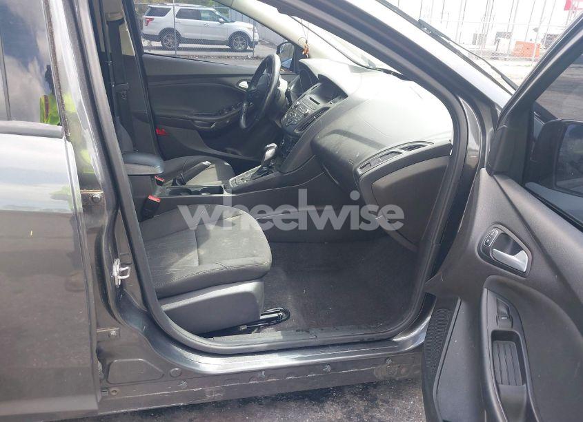 Photo 5 of 2016 Ford Focus SE (VIN 1FADP3K20GL355746)