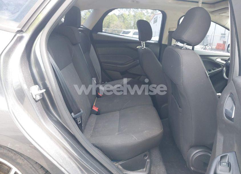 Photo 8 of 2016 Ford Focus SE (VIN 1FADP3K20GL355746)