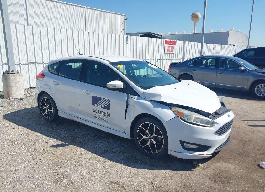 2016 Ford Focus SE (VIN 1FADP3K20GL369047) main photo