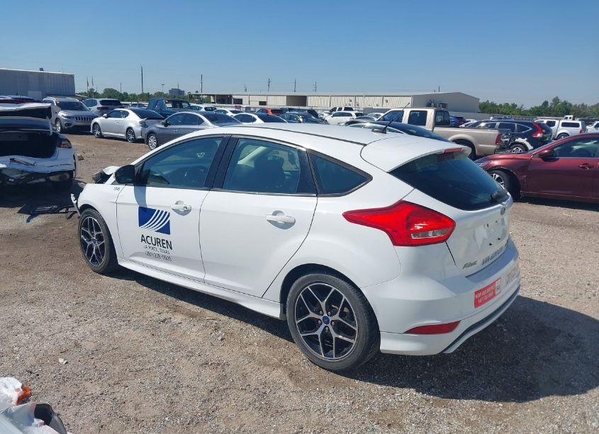 Photo 3 of 2016 Ford Focus SE (VIN 1FADP3K20GL369047)