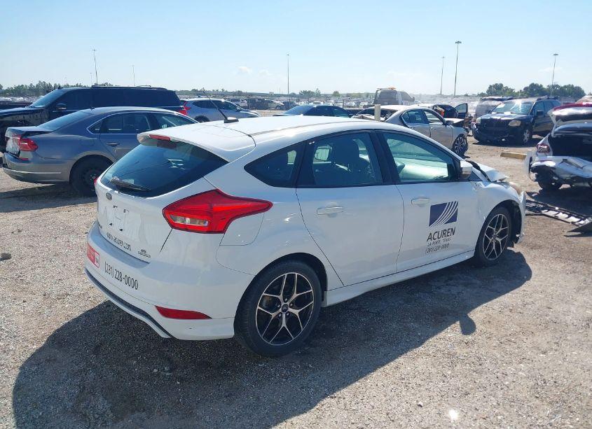 Photo 4 of 2016 Ford Focus SE (VIN 1FADP3K20GL369047)