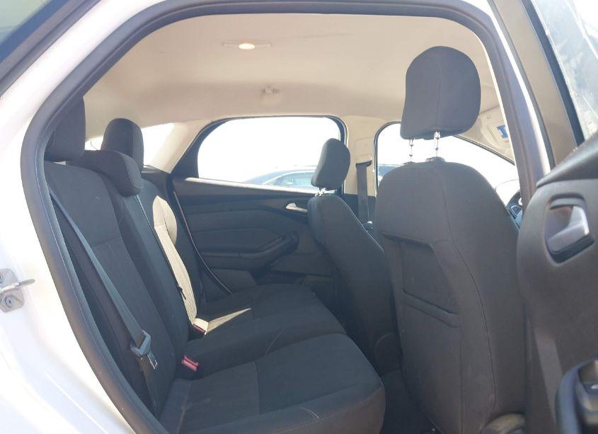 Photo 8 of 2016 Ford Focus SE (VIN 1FADP3K20GL369047)