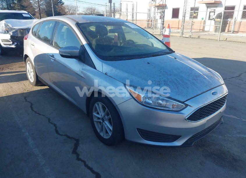 2017 Ford Focus SE (VIN 1FADP3K20HL231428) main photo