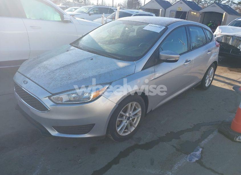 Photo 2 of 2017 Ford Focus SE (VIN 1FADP3K20HL231428)