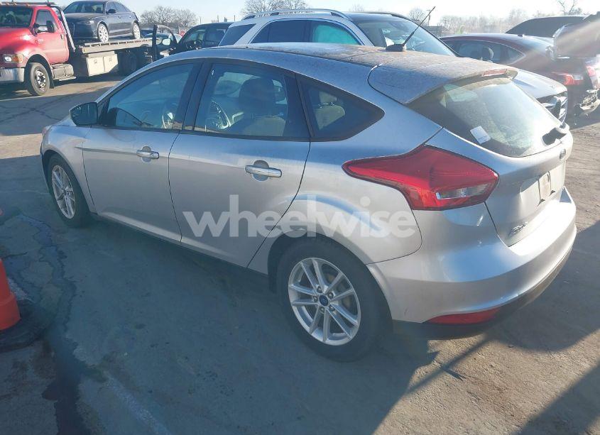 Photo 3 of 2017 Ford Focus SE (VIN 1FADP3K20HL231428)