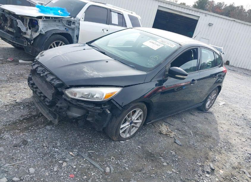 Photo 2 of 2017 Ford Focus SE (VIN 1FADP3K20HL251534)
