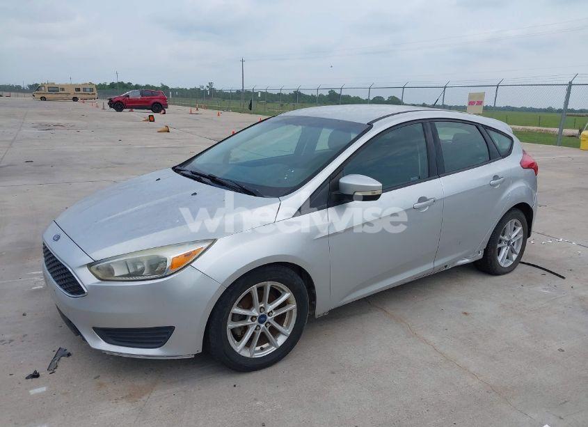 Photo 2 of 2017 Ford Focus SE (VIN 1FADP3K20HL278880)