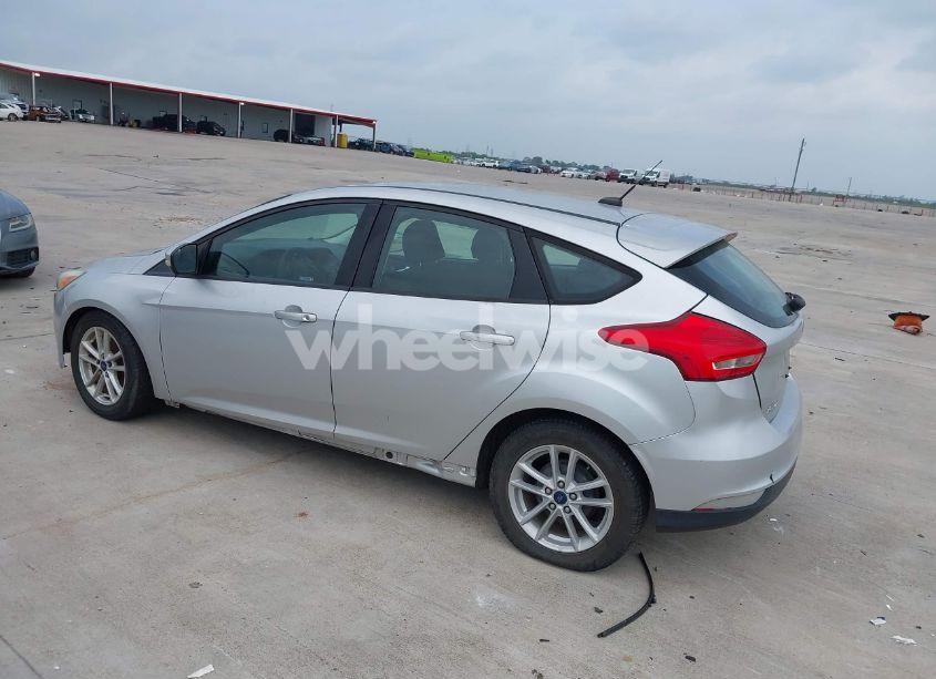 Photo 3 of 2017 Ford Focus SE (VIN 1FADP3K20HL278880)