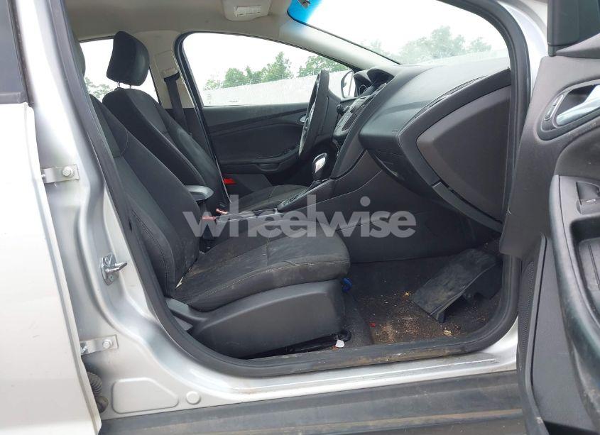 Photo 5 of 2017 Ford Focus SE (VIN 1FADP3K20HL278880)