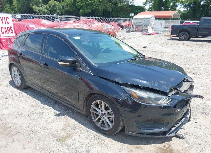 2017 Ford Focus SE (VIN 1FADP3K20HL289247) main photo