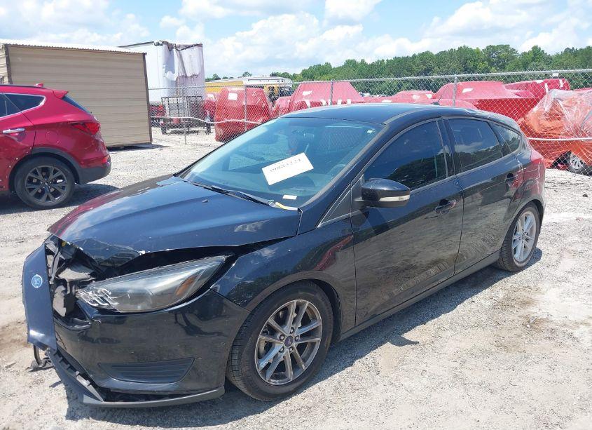 Photo 2 of 2017 Ford Focus SE (VIN 1FADP3K20HL289247)