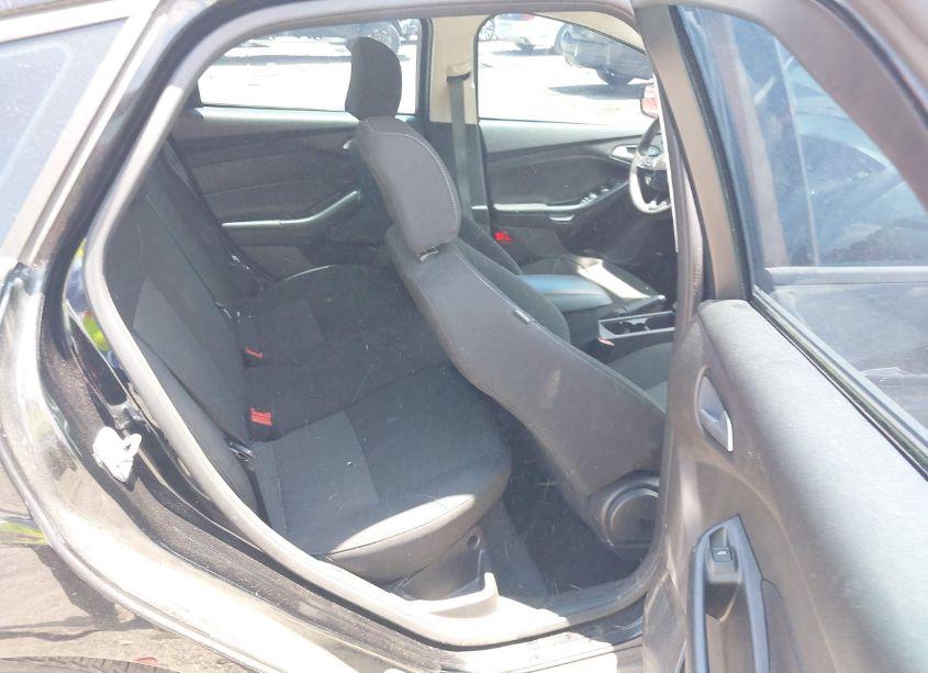 Photo 8 of 2017 Ford Focus SE (VIN 1FADP3K20HL289247)