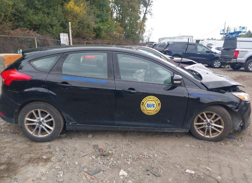 Photo 13 of 2017 Ford Focus SE (VIN 1FADP3K20HL335076)