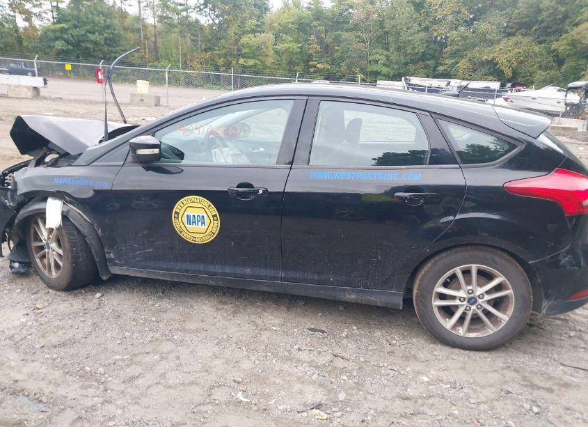 Photo 14 of 2017 Ford Focus SE (VIN 1FADP3K20HL335076)