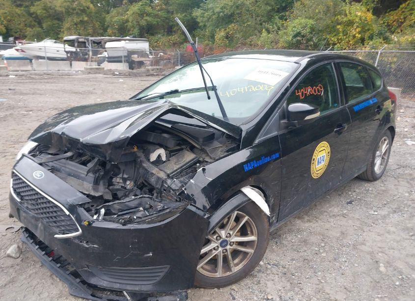 Photo 2 of 2017 Ford Focus SE (VIN 1FADP3K20HL335076)