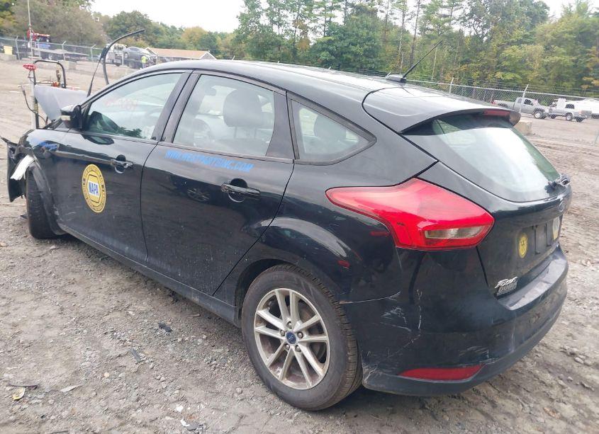 Photo 3 of 2017 Ford Focus SE (VIN 1FADP3K20HL335076)