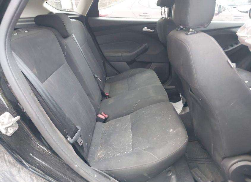 Photo 8 of 2017 Ford Focus SE (VIN 1FADP3K20HL335076)