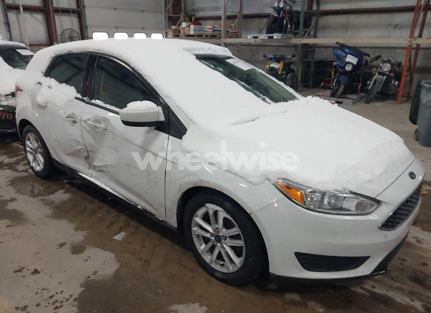 2018 Ford Focus SE (VIN 1FADP3K20JL242001) main photo