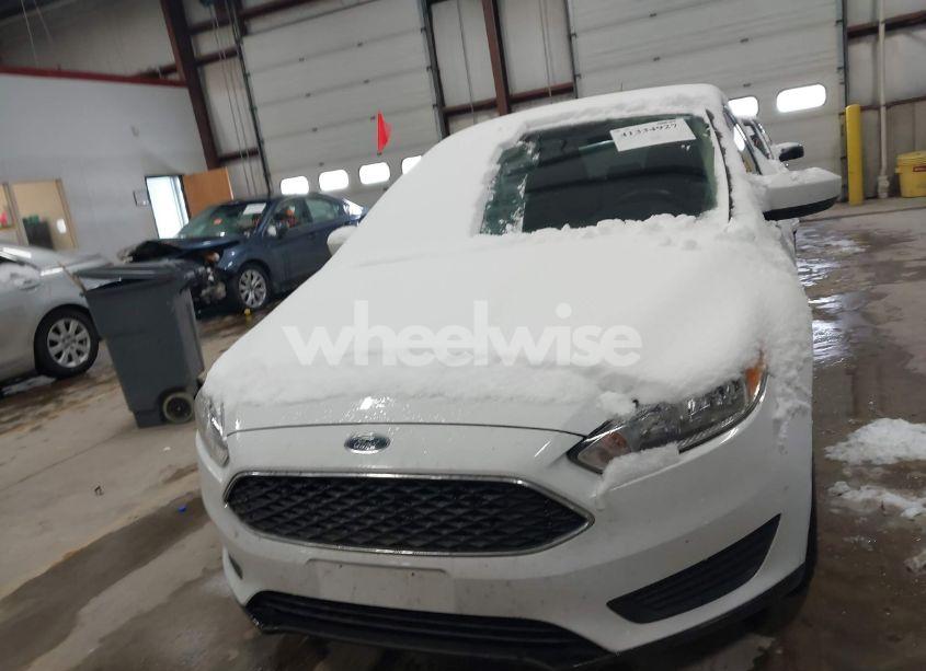Photo 12 of 2018 Ford Focus SE (VIN 1FADP3K20JL242001)