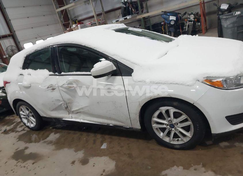 Photo 13 of 2018 Ford Focus SE (VIN 1FADP3K20JL242001)