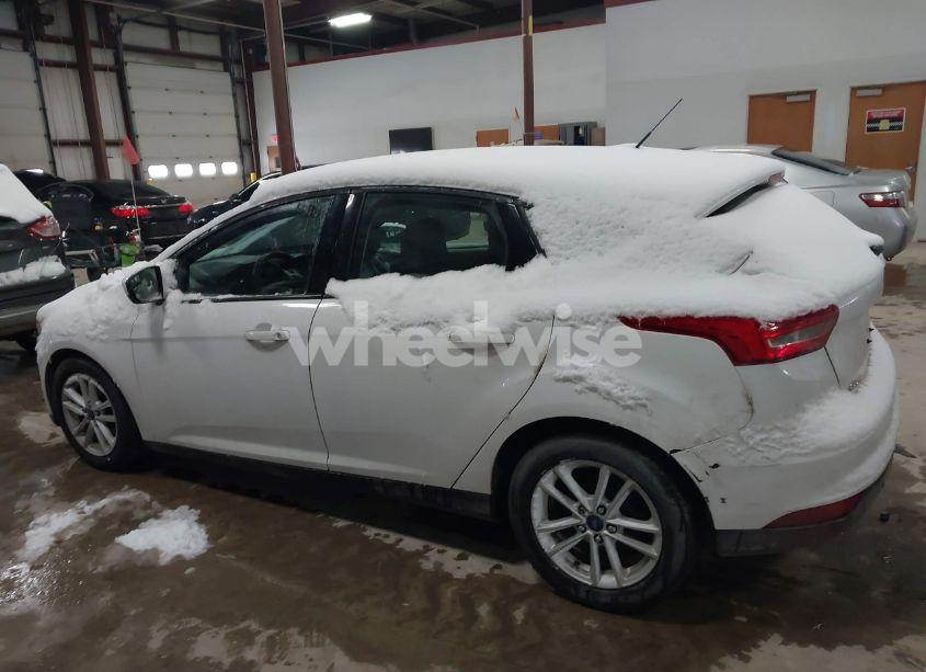 Photo 14 of 2018 Ford Focus SE (VIN 1FADP3K20JL242001)