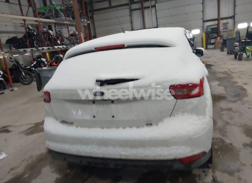 Photo 16 of 2018 Ford Focus SE (VIN 1FADP3K20JL242001)