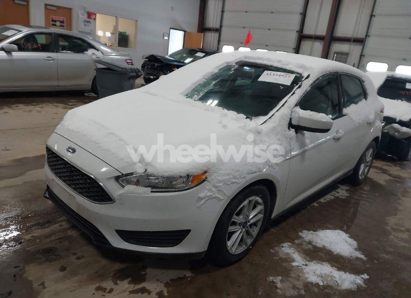 Photo 2 of 2018 Ford Focus SE (VIN 1FADP3K20JL242001)