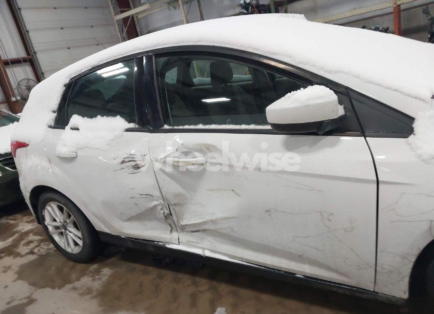 Photo 6 of 2018 Ford Focus SE (VIN 1FADP3K20JL242001)